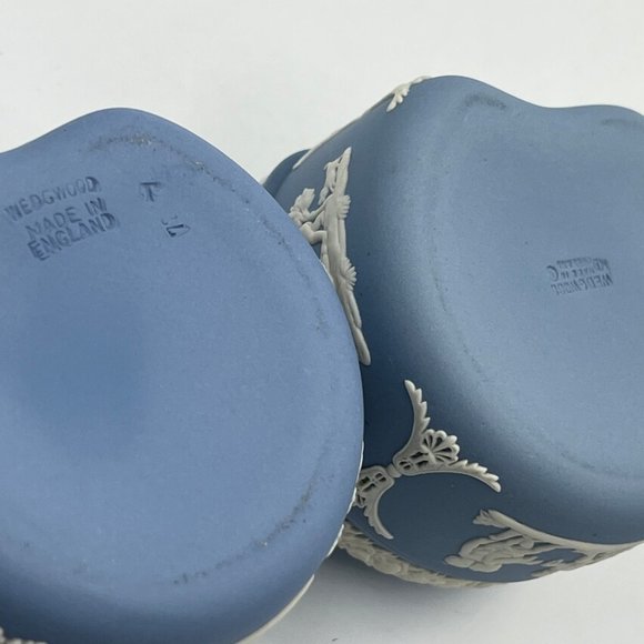 Pair of Vintage Wedgwood Blue Jasperware Cupid Design Kidney Bean Shaped Trinket - Picture 5 of 5